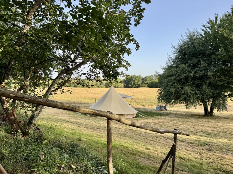 Tent achterkant met trap