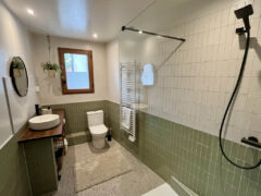 Lecharmeduperigord chambres hotes dordogne appartement badkamer