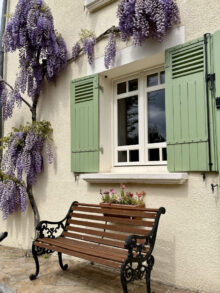 Lecharmeduperigord chambres hotes dordogne gebouwen bl regen