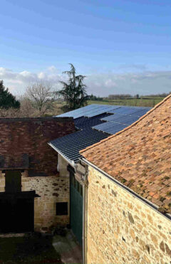 Lecharmeduperigord chambres hotes dordogne gebouwen zonnepanelen
