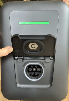 Lecharmeduperigord chambres hotes dordogne tuin parking laadpaal