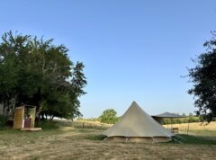 Tent achterkant met keuken